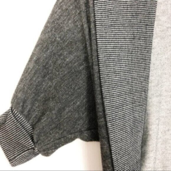 dELiA*s | Sweater Grey 3/4 Sleeves Stripe Open Front Shrug Size Small - Picture 4 of 5